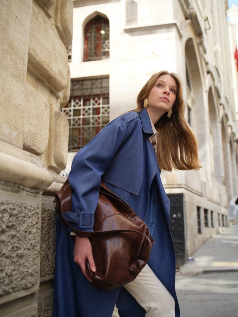 Mizalle Denim Dokulu Uzun İndigo Mavi Trençkot - Mizalle