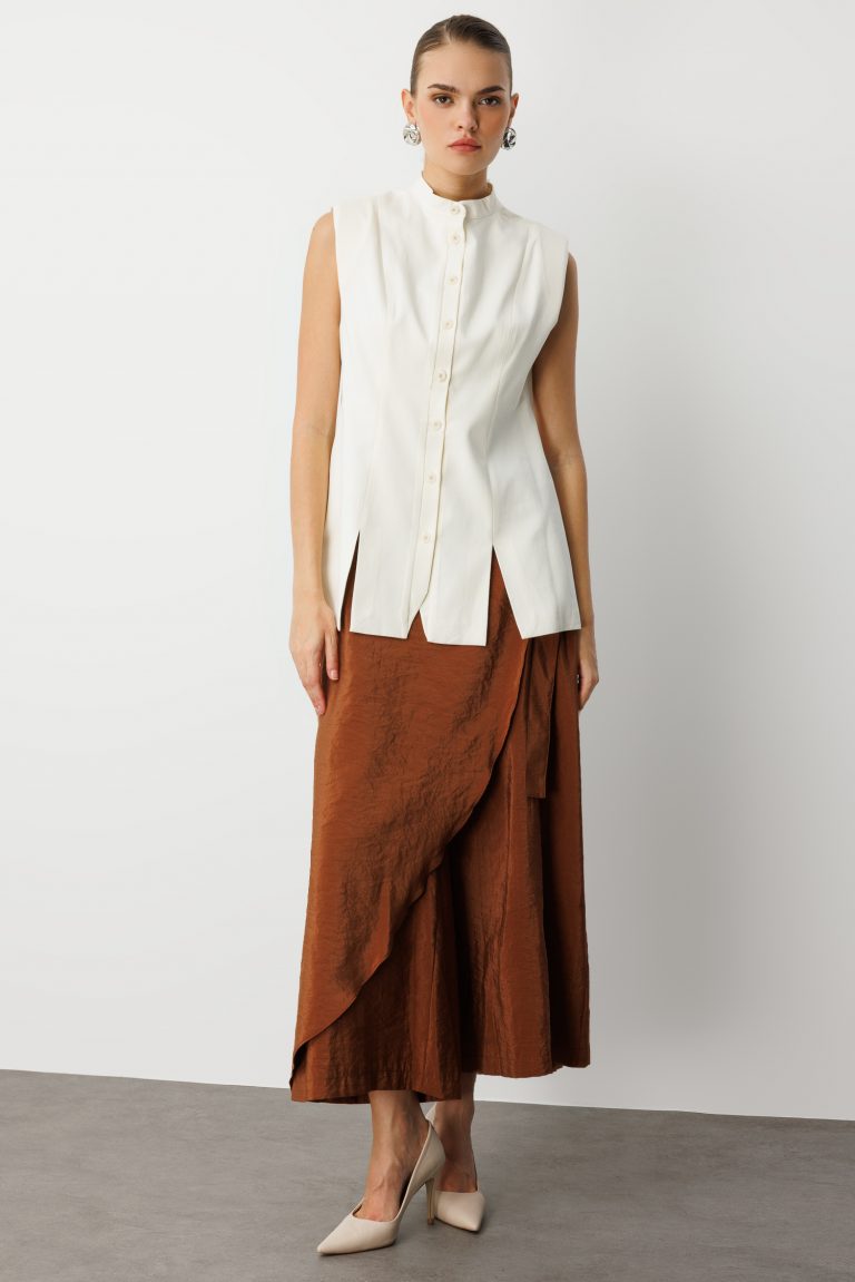 Mizalle Dik Yaka Yırtmaç Detaylı Ekru Yelek - Mizalle