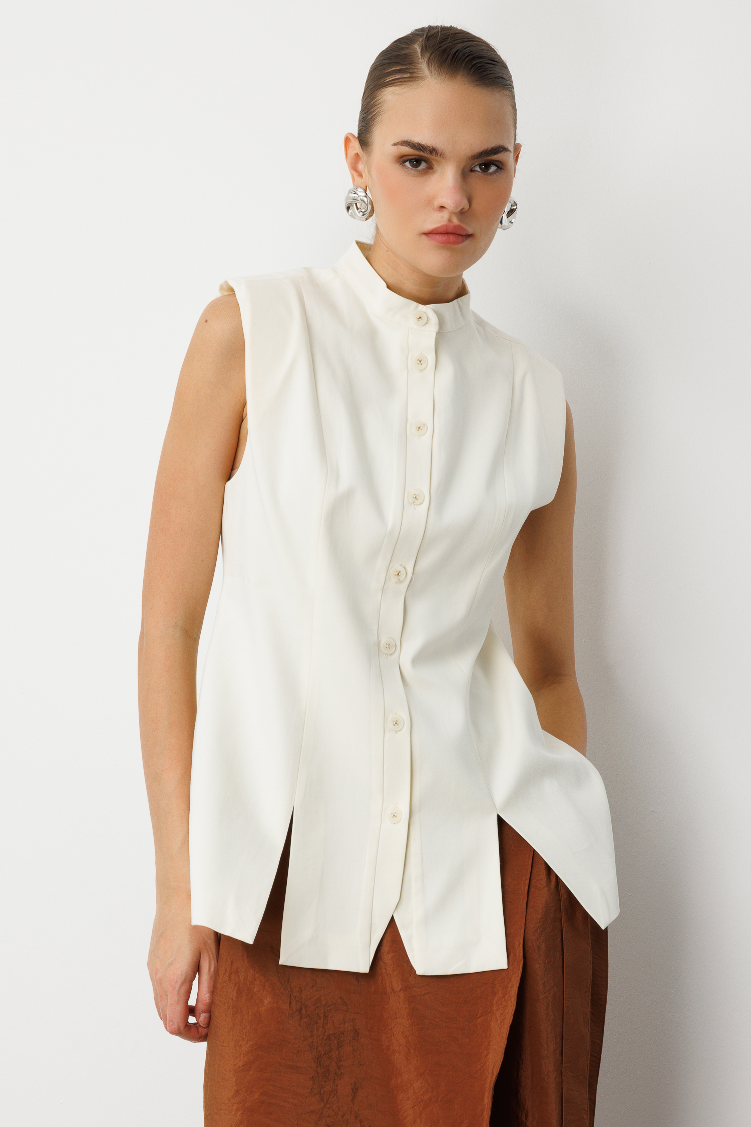 Mizalle Dik Yaka Yırtmaç Detaylı Ekru Yelek - Mizalle