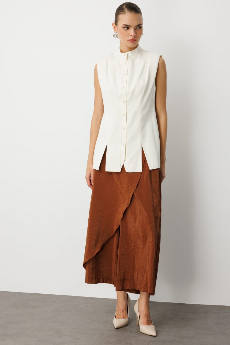 Mizalle Dik Yaka Yırtmaç Detaylı Ekru Yelek - Mizalle