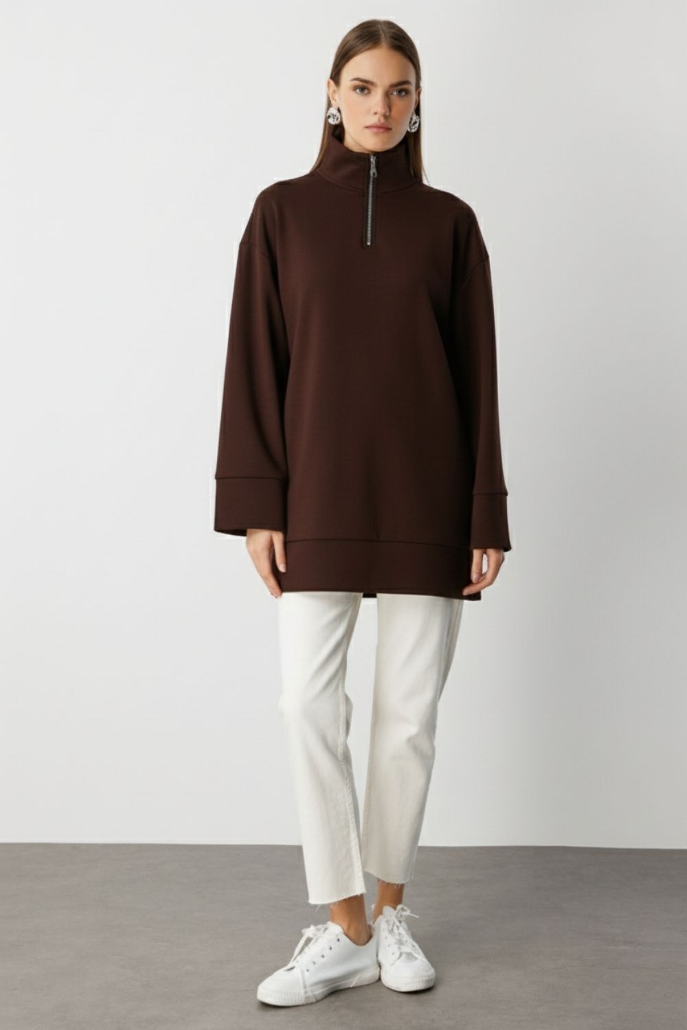 Mizalle Dik Yaka Yarım Fermuarlı Yumuşak Dokulu Kahverengi Sweatshirt - Mizalle