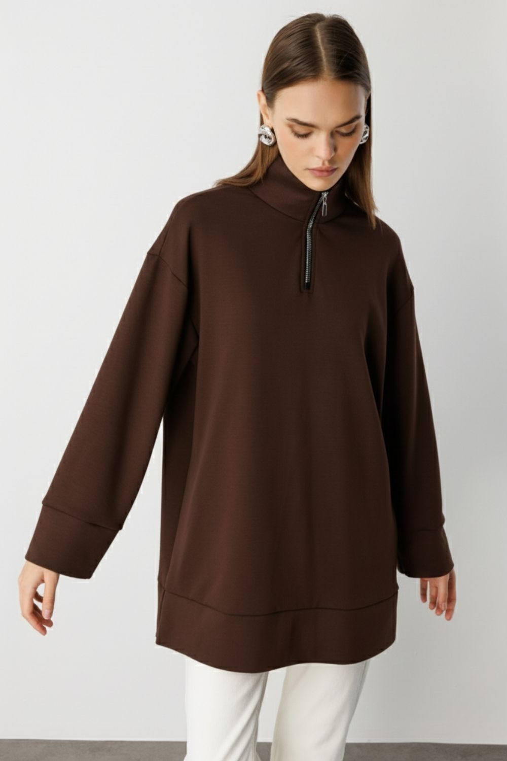 Mizalle Dik Yaka Yarım Fermuarlı Yumuşak Dokulu Kahverengi Sweatshirt - 3