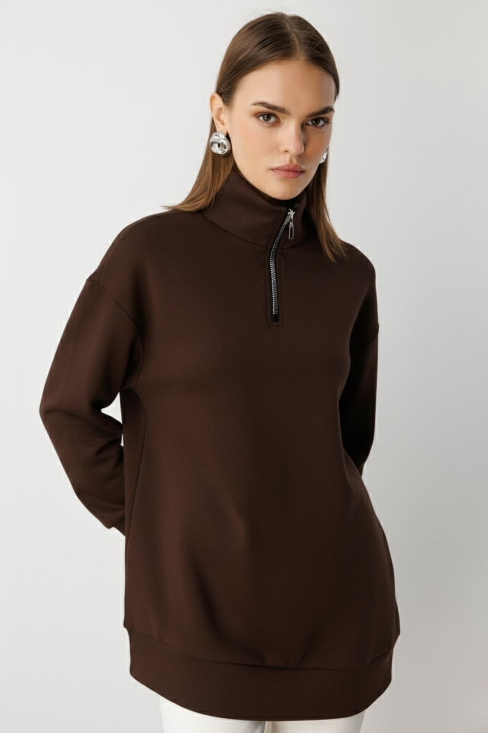Mizalle Dik Yaka Yarım Fermuarlı Yumuşak Dokulu Kahverengi Sweatshirt - Mizalle