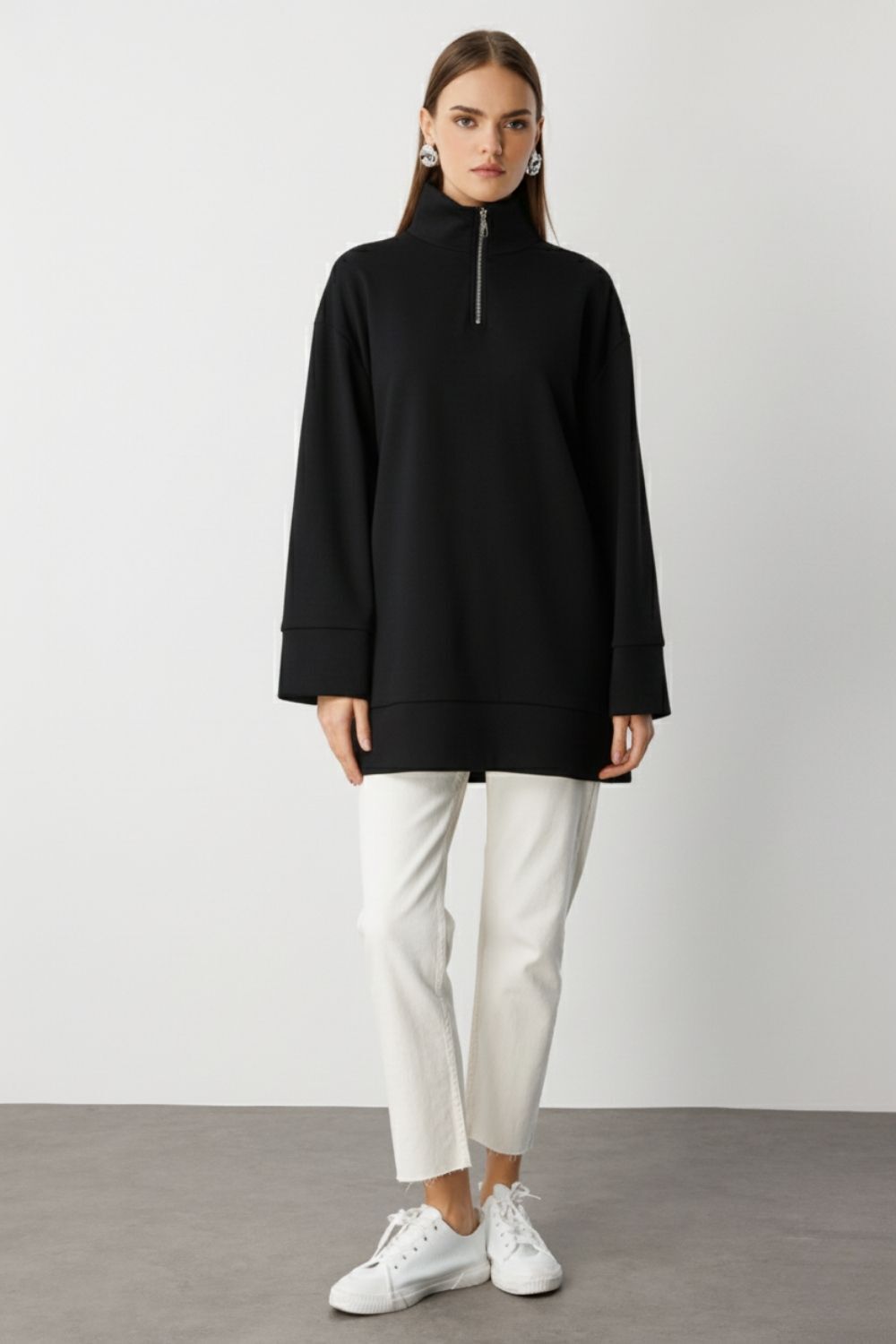 Mizalle Dik Yaka Yarım Fermuarlı Yumuşak Dokulu Siyah Sweatshirt - Mizalle