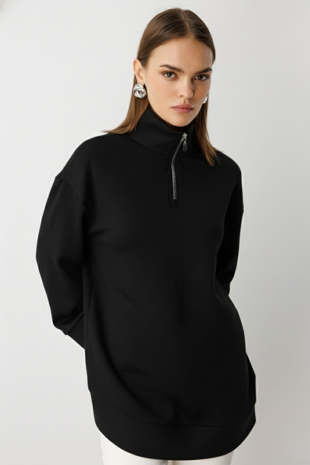 Mizalle Dik Yaka Yarım Fermuarlı Yumuşak Dokulu Siyah Sweatshirt - 1