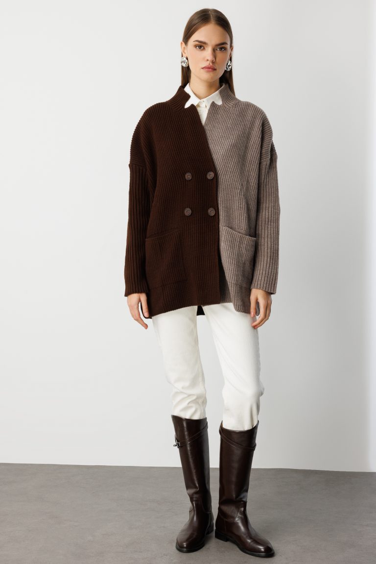 Mizalle Ekstra Oversize Kahverengi Renk Bloklu Cepli Kalın Triko Hırka - Mizalle