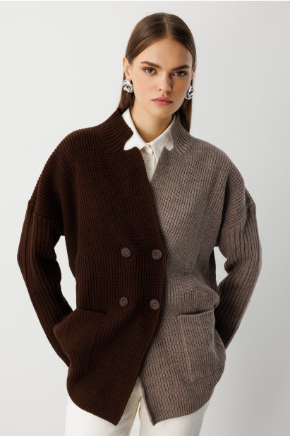 Mizalle Ekstra Oversize Kahverengi Renk Bloklu Cepli Kalın Triko Hırka - Mizalle