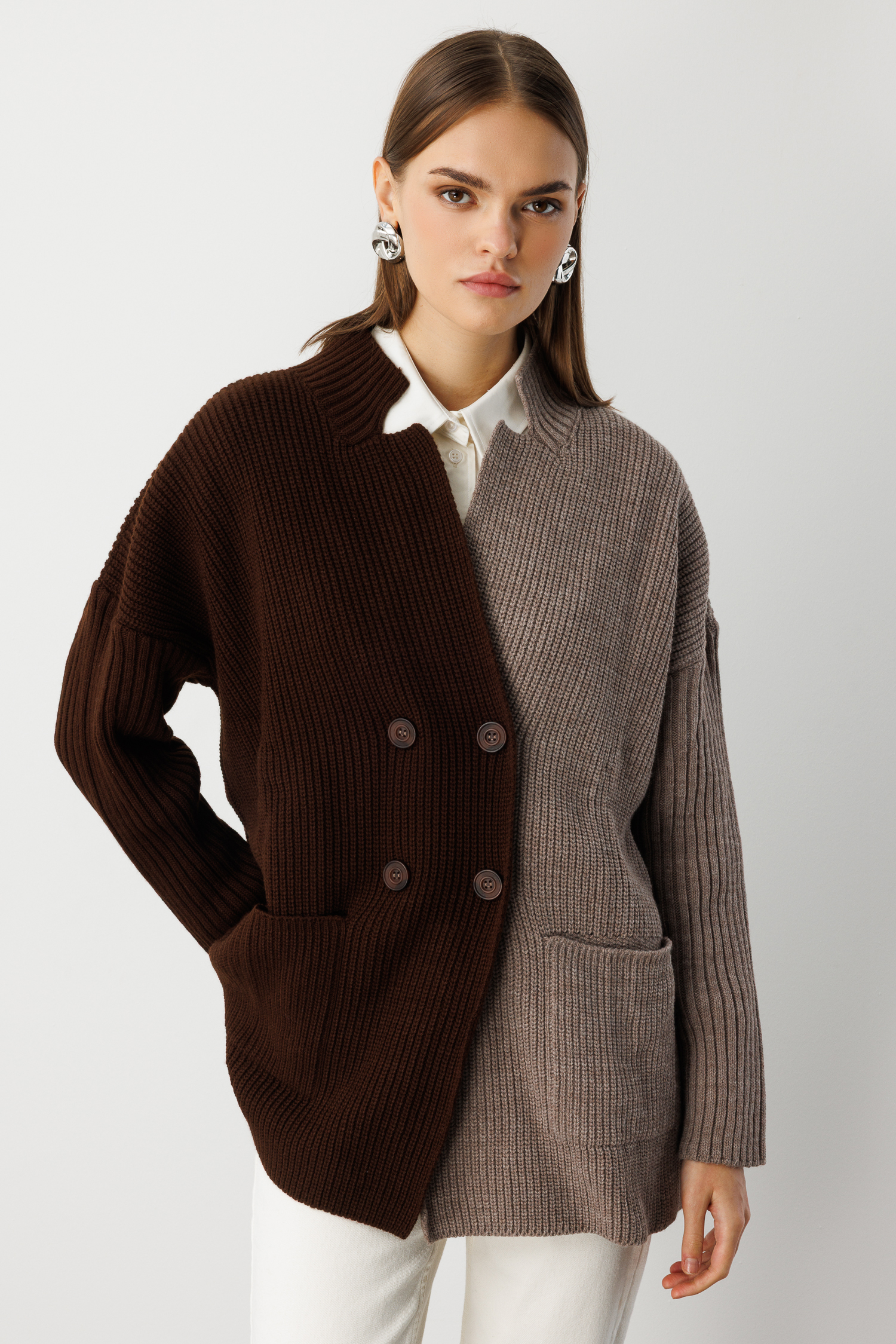 Mizalle Ekstra Oversize Kahverengi Renk Bloklu Cepli Kalın Triko Hırka