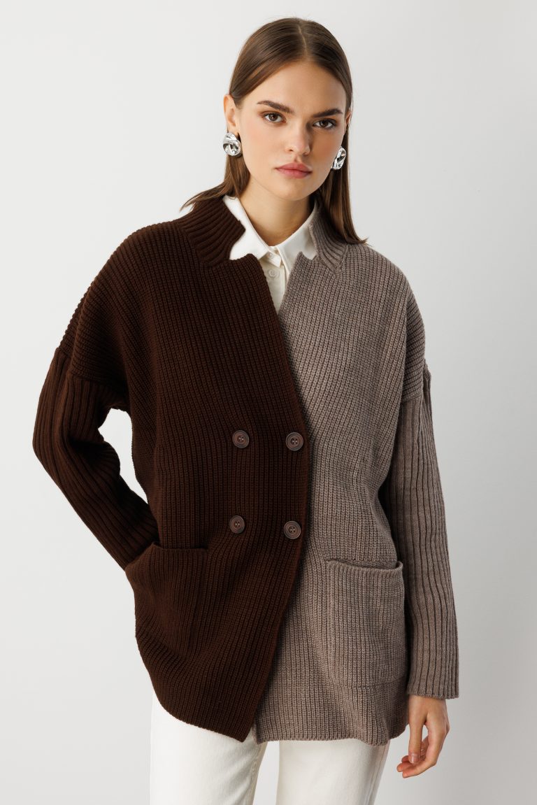 Mizalle Ekstra Oversize Kahverengi Renk Bloklu Cepli Kalın Triko Hırka - Mizalle