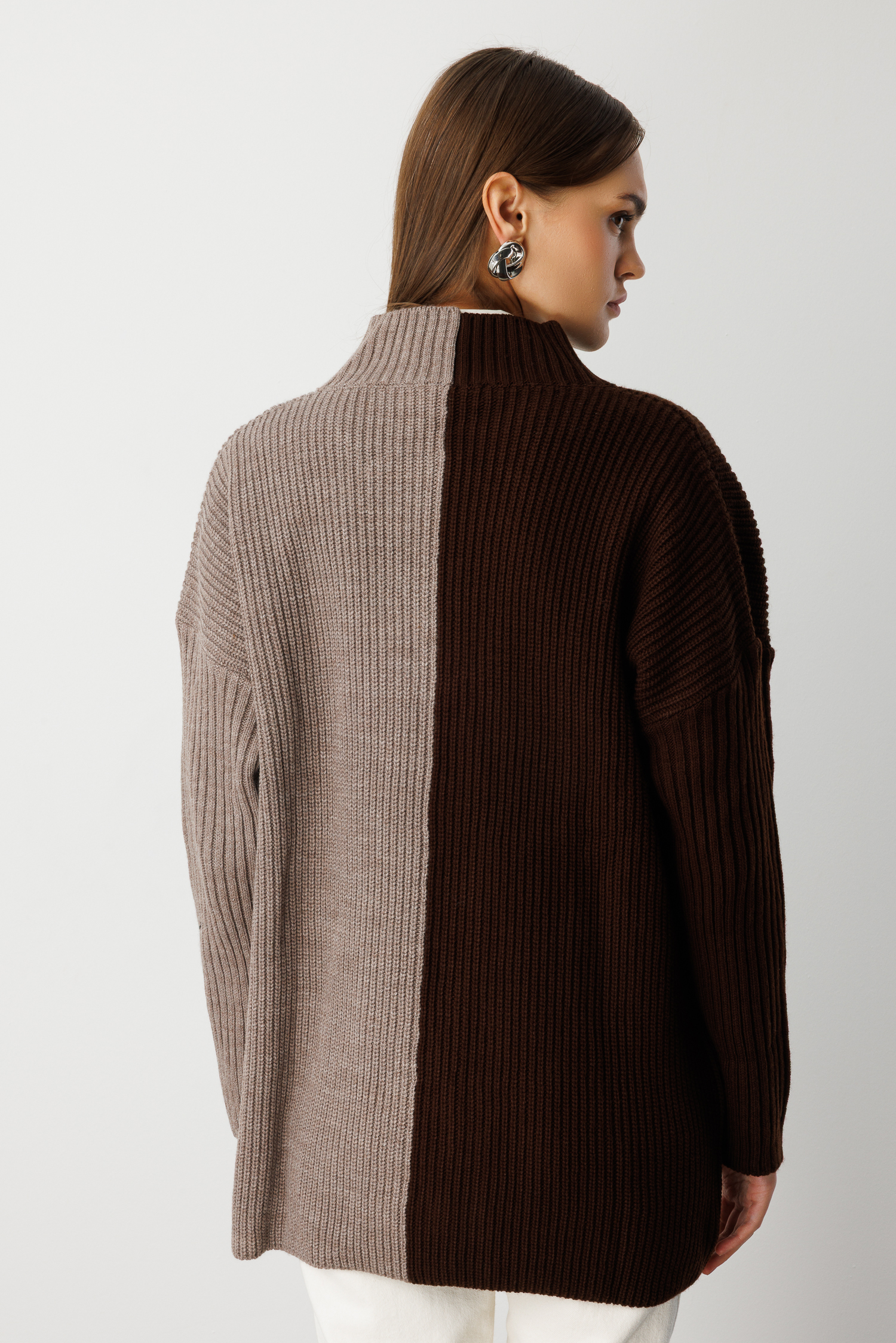 Mizalle Ekstra Oversize Kahverengi Renk Bloklu Cepli Kalın Triko Hırka