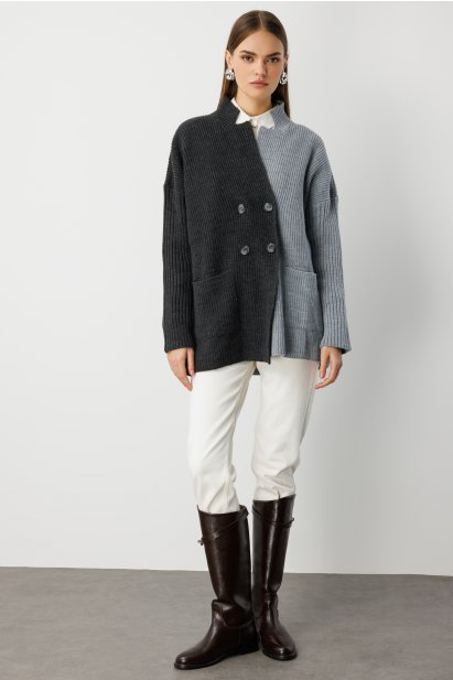 Mizalle Ekstra Oversize Gri Renk Bloklu Cepli Kalın Triko Hırka - Mizalle