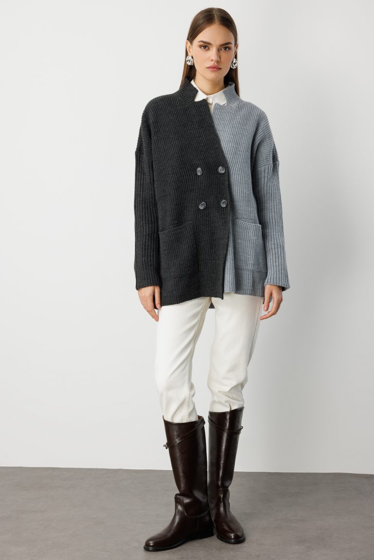 Mizalle Ekstra Oversize Gri Renk Bloklu Cepli Kalın Triko Hırka - Mizalle