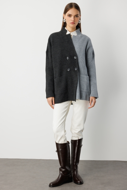 Mizalle - Mizalle Ekstra Oversize Gri Renk Bloklu Cepli Kalın Triko Hırka