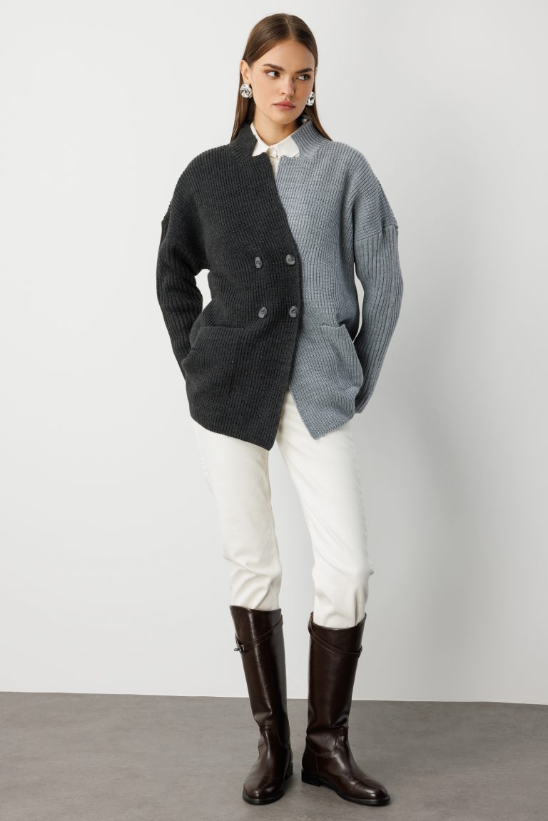 Mizalle Ekstra Oversize Gri Renk Bloklu Cepli Kalın Triko Hırka - Mizalle