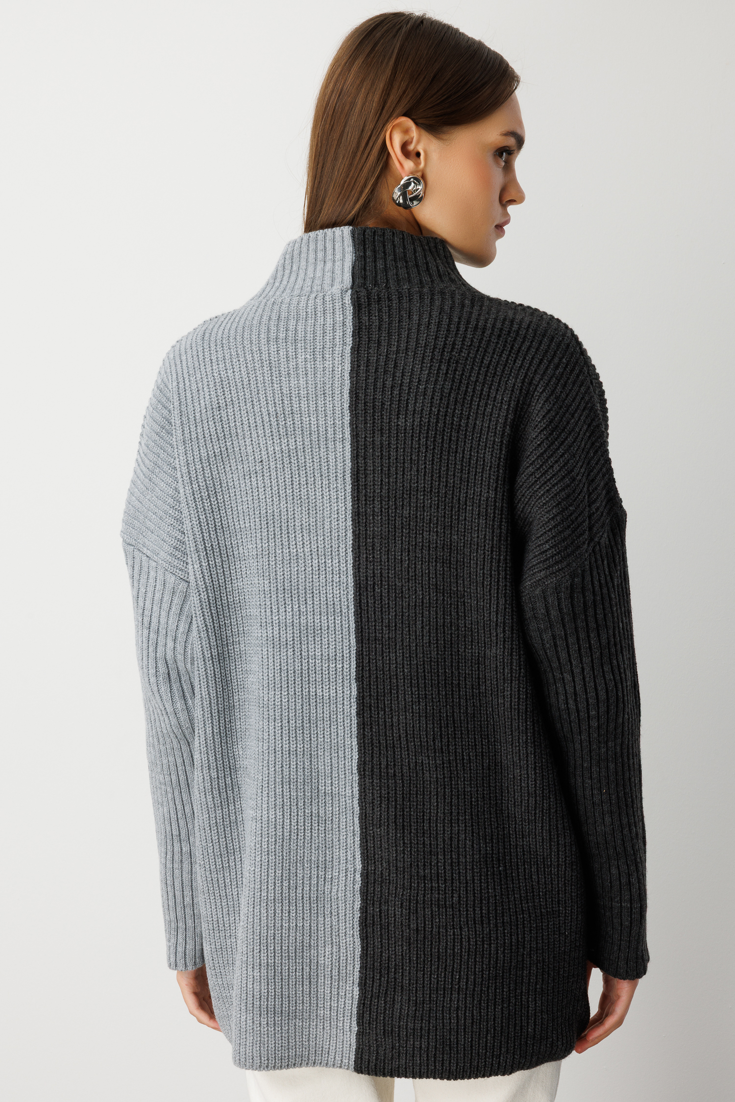 Mizalle Ekstra Oversize Gri Renk Bloklu Cepli Kalın Triko Hırka