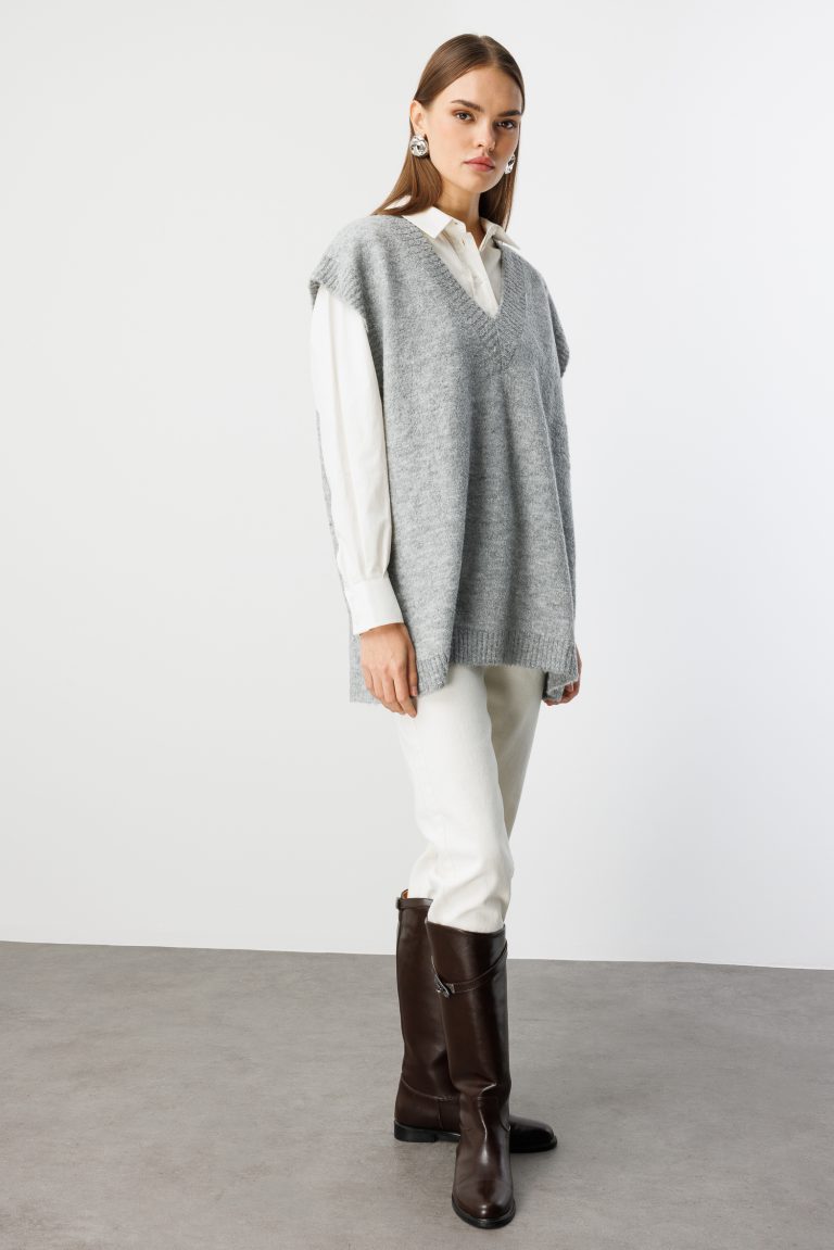 Mizalle Ekstra Oversize V Yaka Uzun Gri Süveter - Mizalle