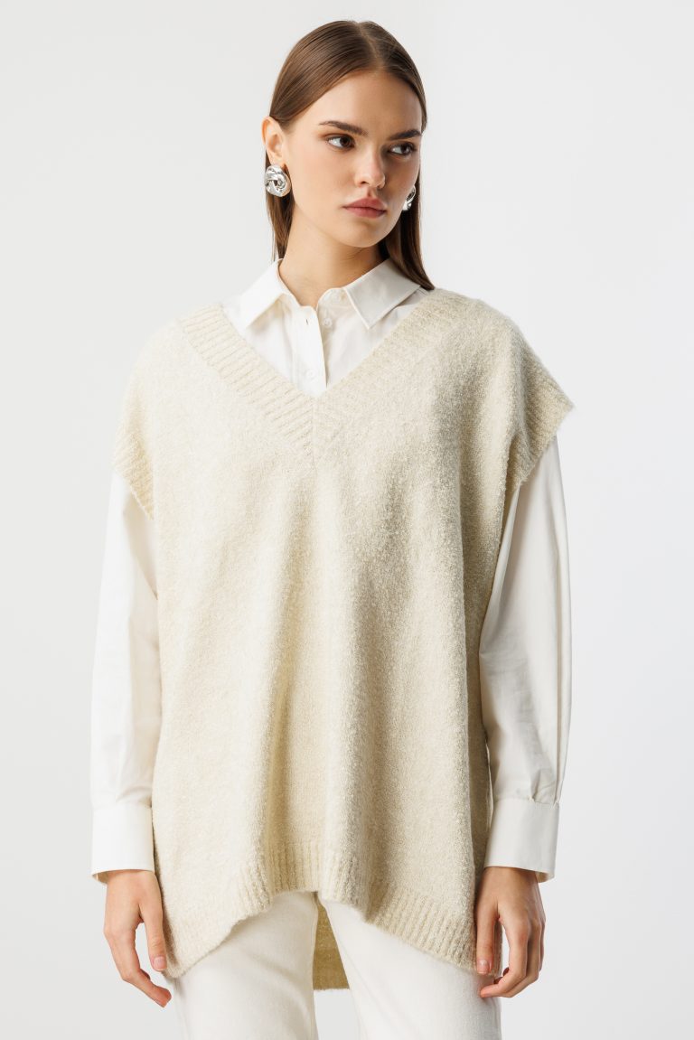 Mizalle Ekstra Oversize V Yaka Uzun Krem Rengi Süveter - Mizalle