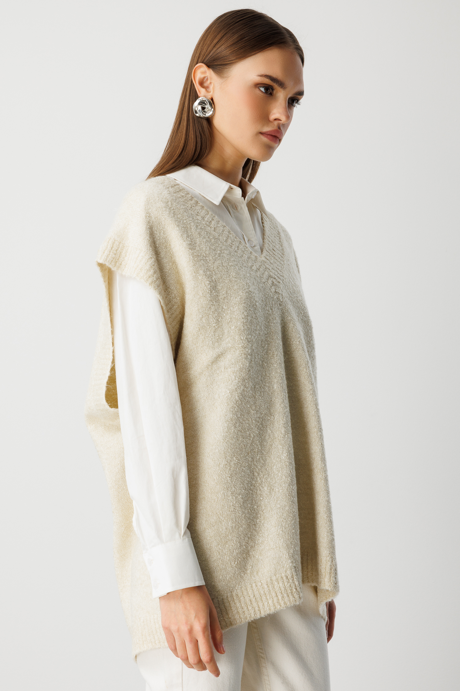 Mizalle Ekstra Oversize V Yaka Uzun Krem Rengi Süveter