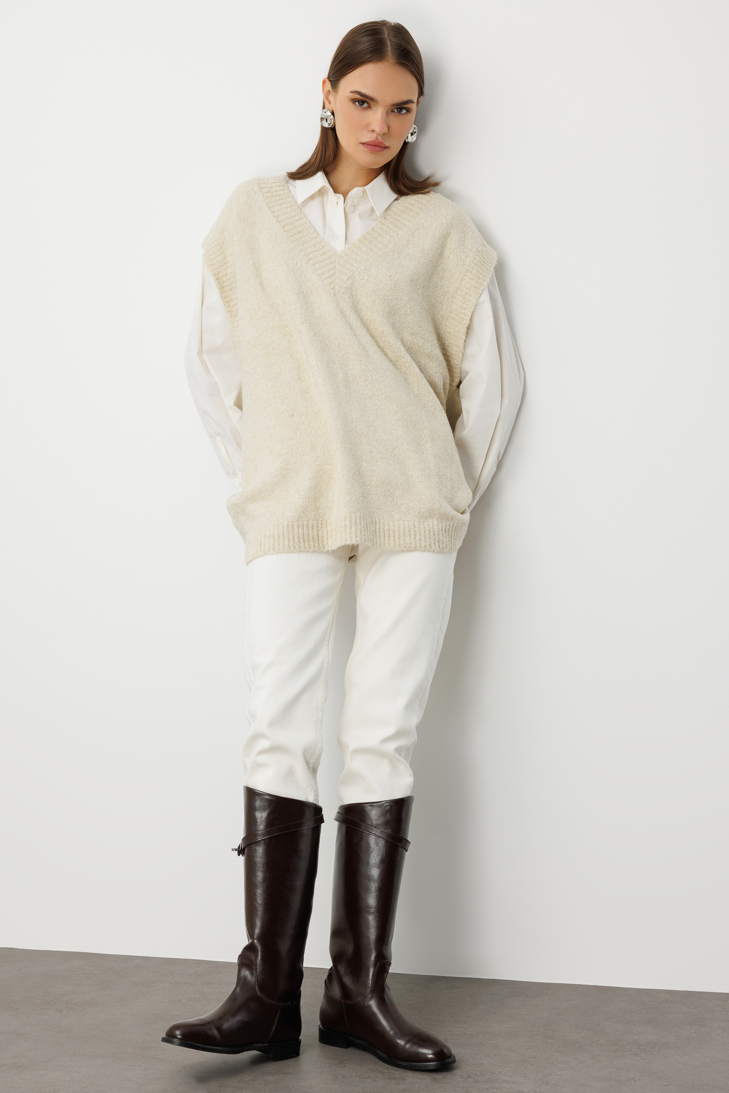 Mizalle Ekstra Oversize V Yaka Uzun Krem Rengi Süveter