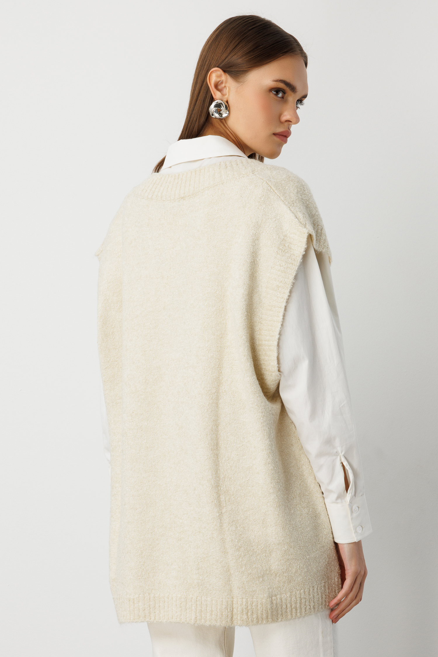 Mizalle Ekstra Oversize V Yaka Uzun Krem Rengi Süveter