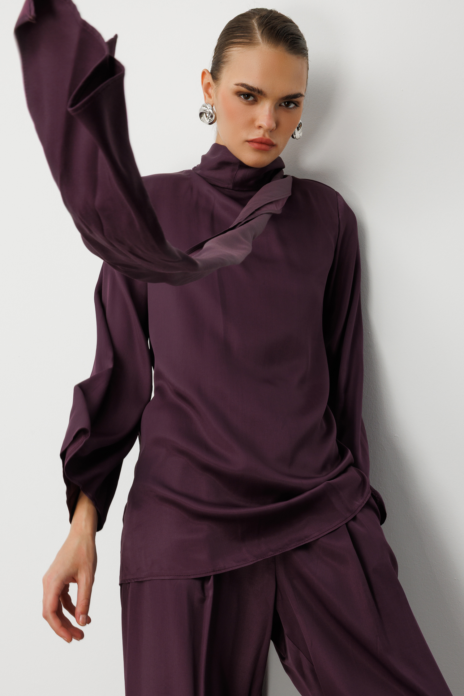 Mizalle - Mizalle Fular Detaylı Saten Bordo Tasarım Bluz