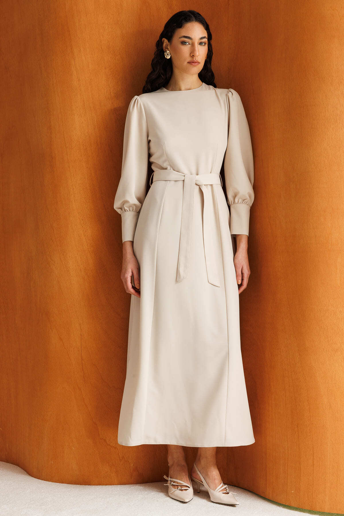 Mizalle Geniş Kol Manşetli Bej Rengi Maksi Kloş Elbise - 1