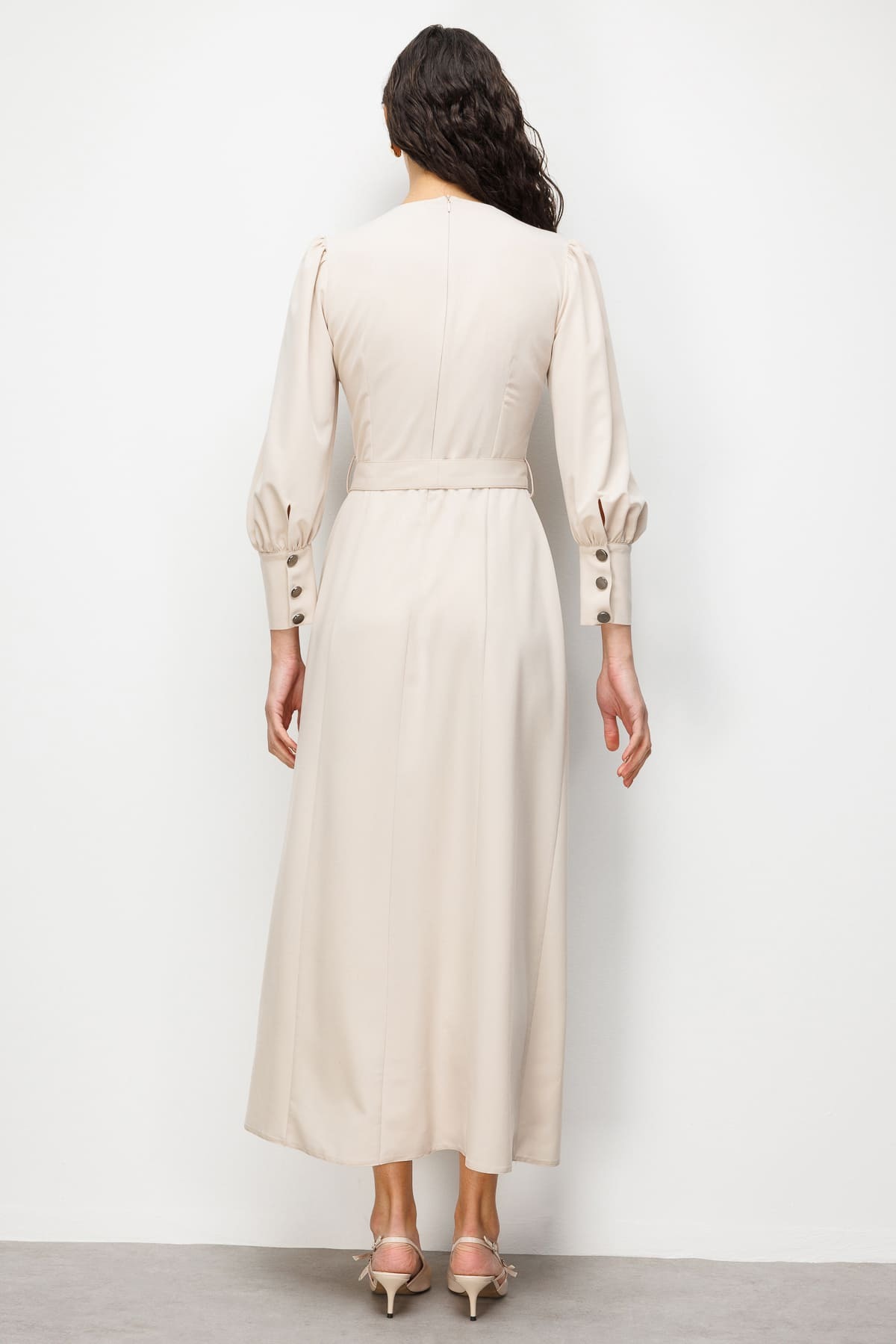 Mizalle Geniş Kol Manşetli Bej Rengi Maksi Kloş Elbise - 7