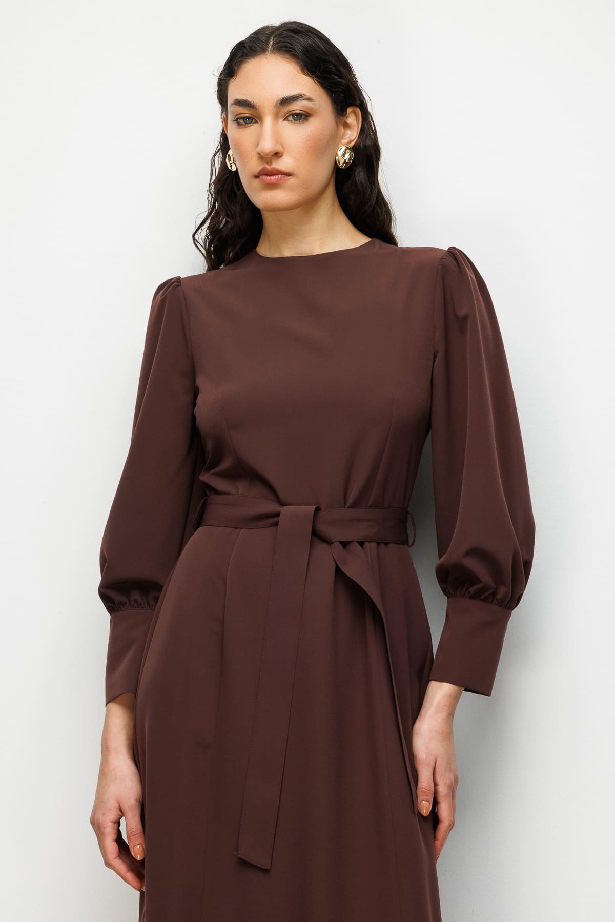 Mizalle Geniş Kol Manşetli Kahverengi Maksi Kloş Elbise - 7