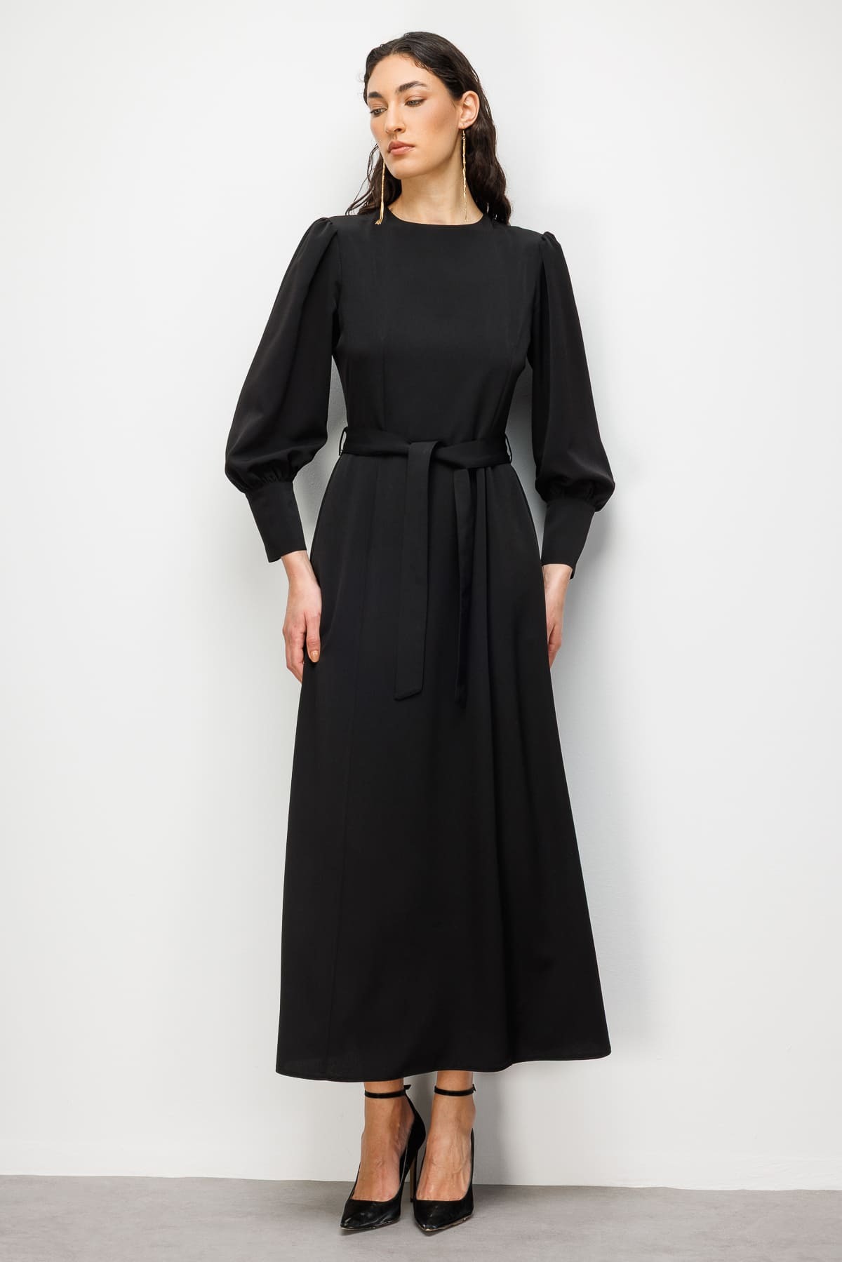 Mizalle Geniş Kol Manşetli Siyah Maksi Kloş Elbise - 1