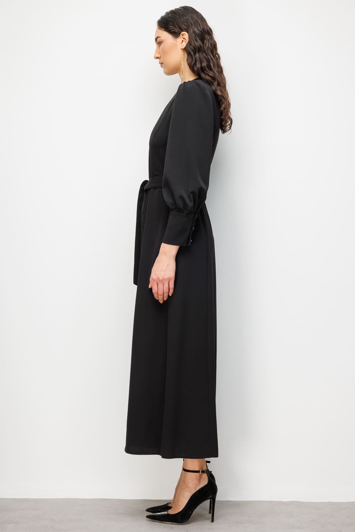 Mizalle Geniş Kol Manşetli Siyah Maksi Kloş Elbise - Mizalle
