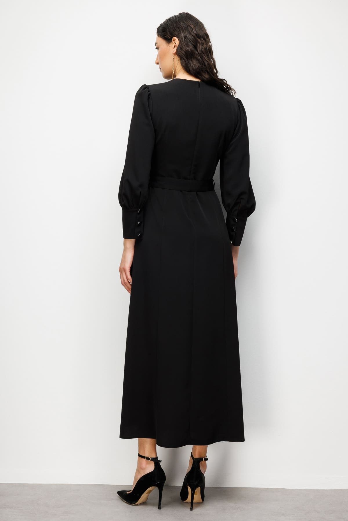Mizalle Geniş Kol Manşetli Siyah Maksi Kloş Elbise - 5