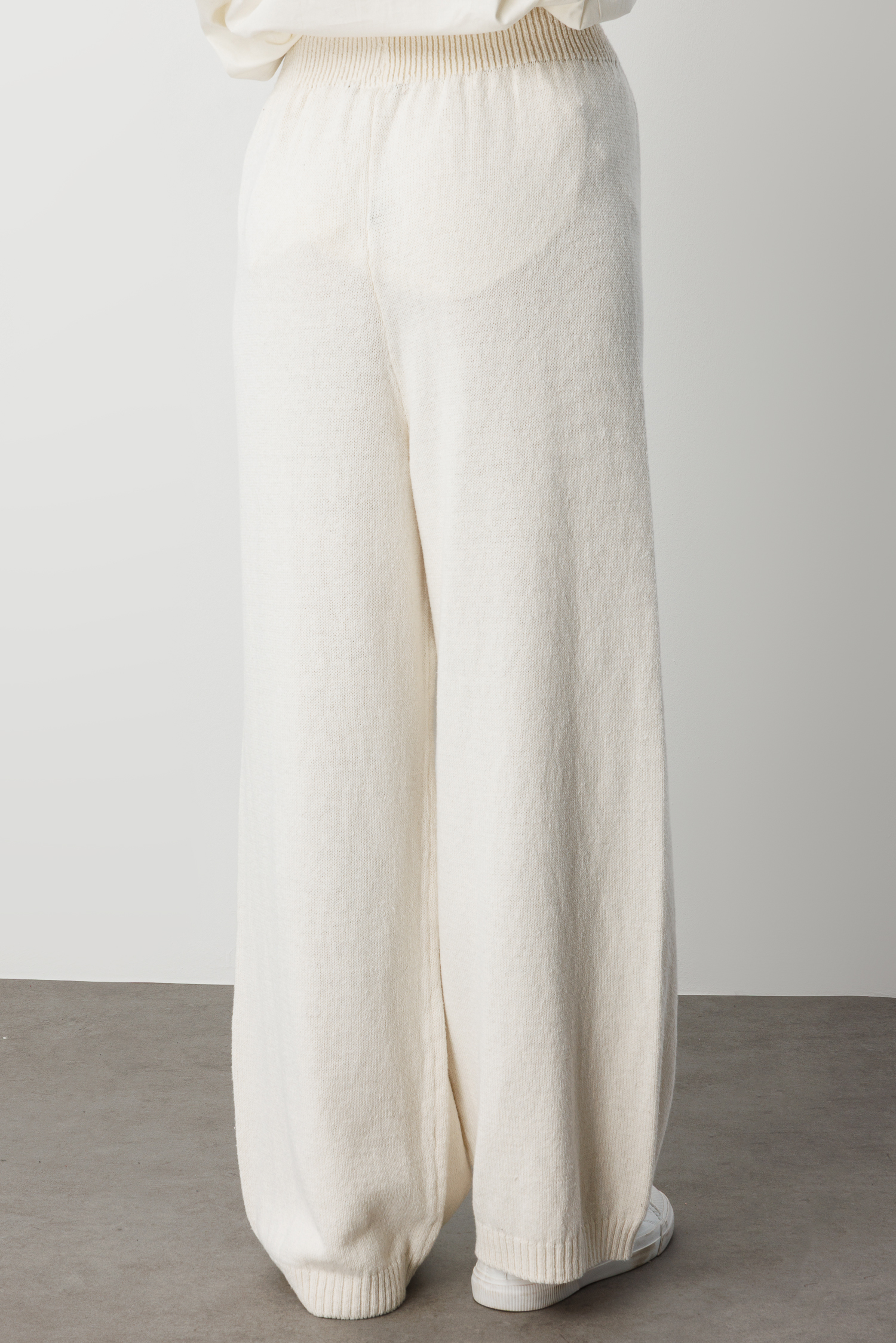 Mizalle Geniş Paça Beli Lastikli Ekru Triko Jogger Pantolon