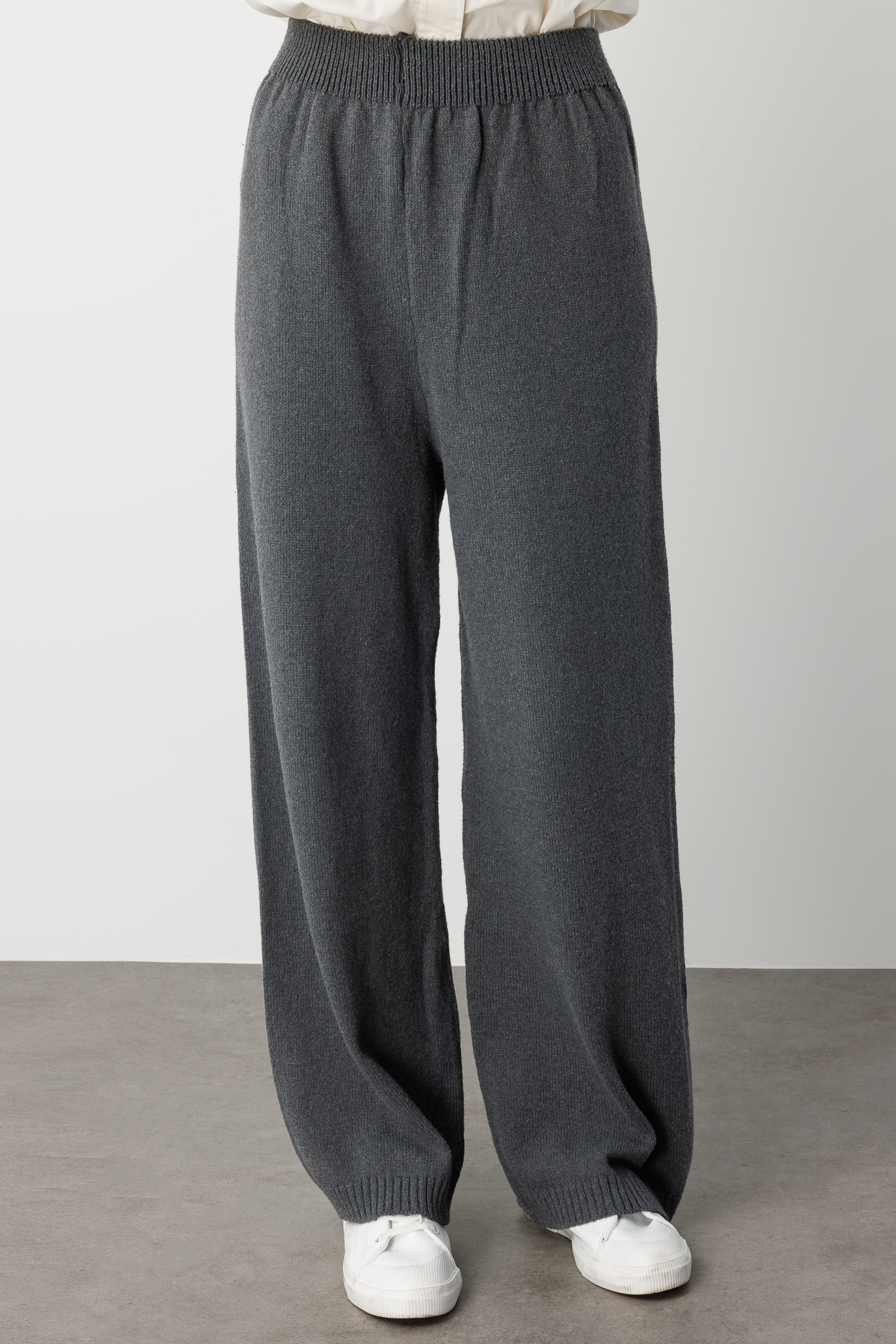 Mizalle Geniş Paça Beli Lastikli Gri Triko Jogger Pantolon