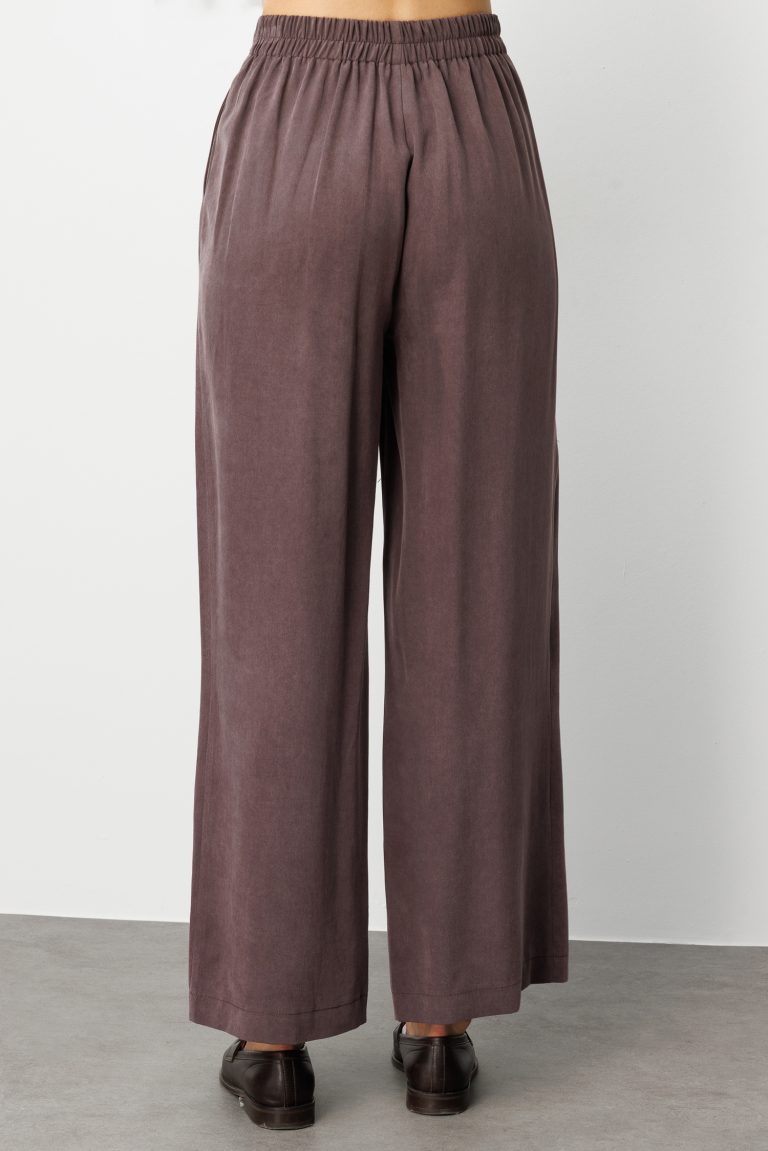 Mizalle Geniş Paça Beli Lastikli Kahverengi Cupro Pantolon - Mizalle