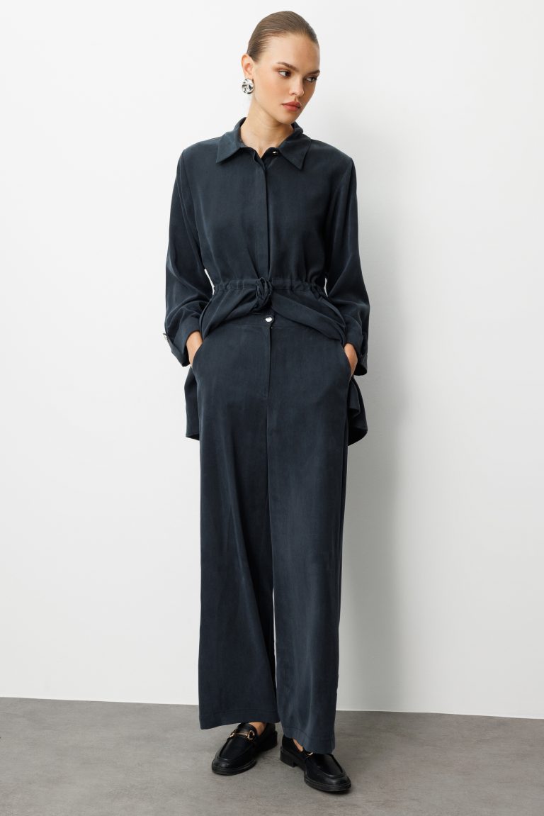 Mizalle Geniş Paça Beli Lastikli Siyah Cupro Pantolon - Mizalle