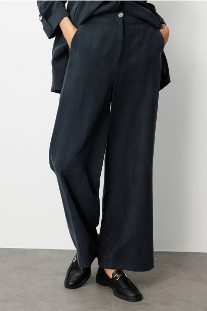 Mizalle Geniş Paça Beli Lastikli Siyah Cupro Pantolon - Mizalle