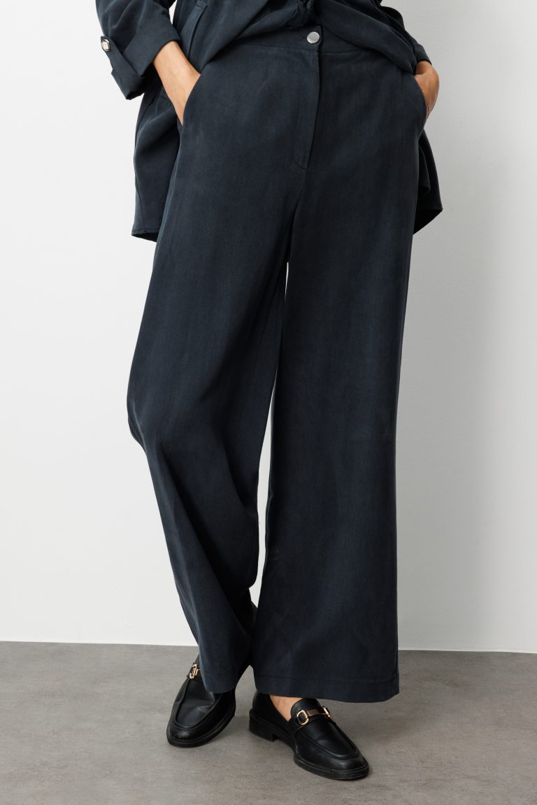 Mizalle Geniş Paça Beli Lastikli Siyah Cupro Pantolon - Mizalle