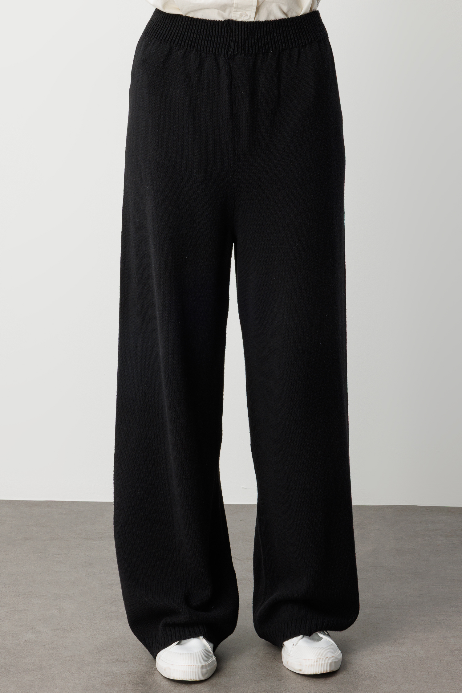 Mizalle Geniş Paça Beli Lastikli Siyah Triko Jogger Pantolon