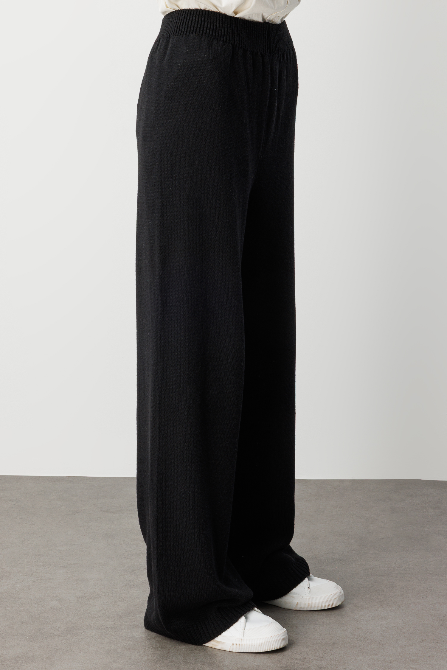 Mizalle Geniş Paça Beli Lastikli Siyah Triko Jogger Pantolon