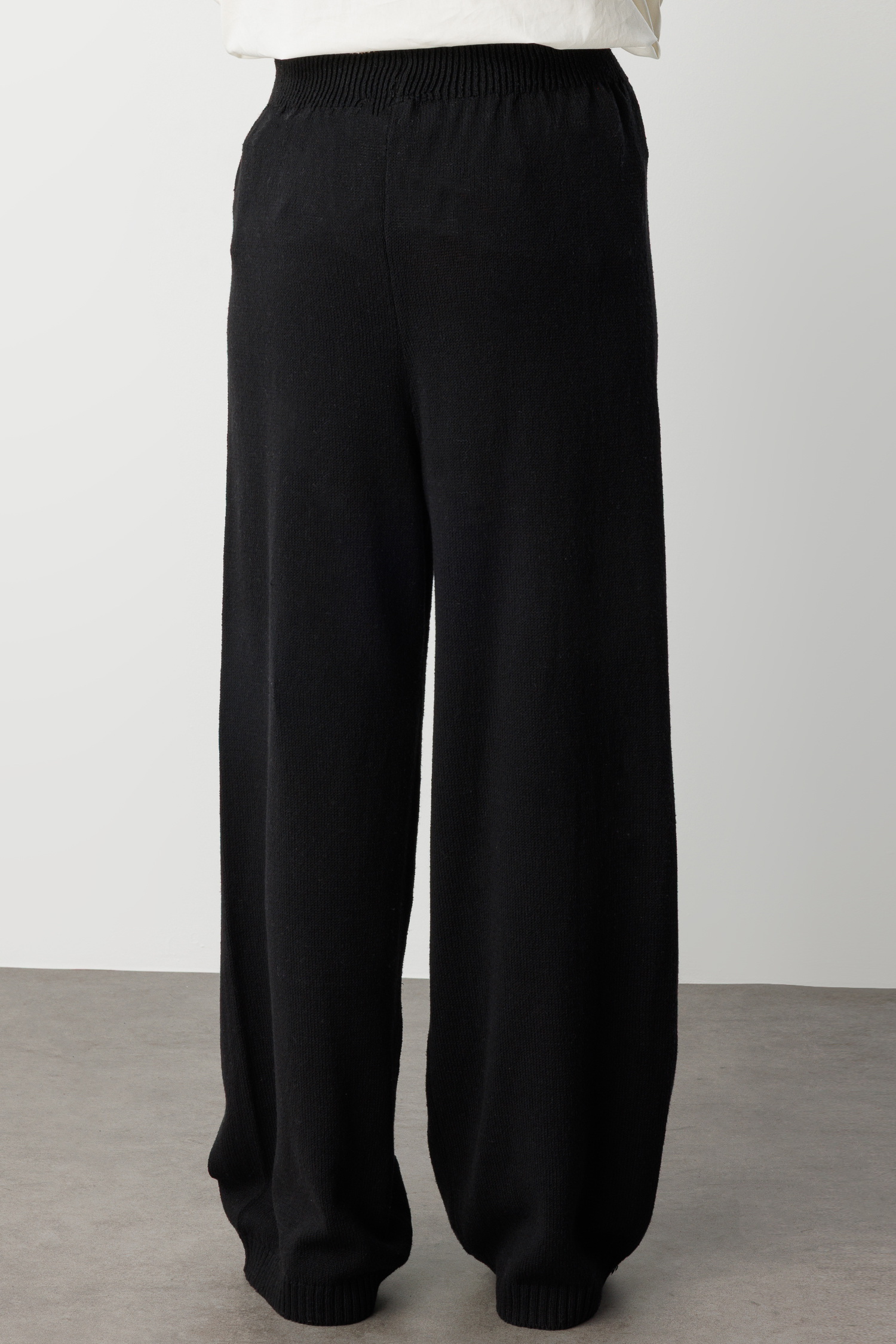 Mizalle Geniş Paça Beli Lastikli Siyah Triko Jogger Pantolon