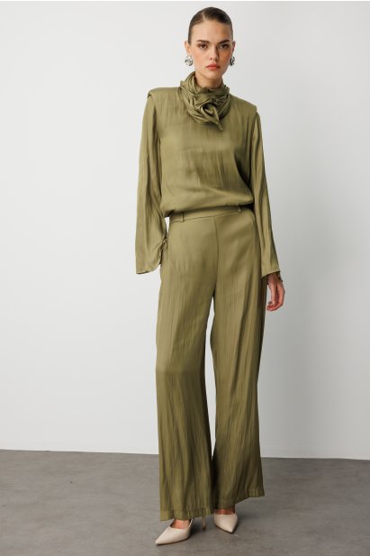 Mizalle Geniş Paçalı Saten Şık Yeşil Pantolon - Mizalle
