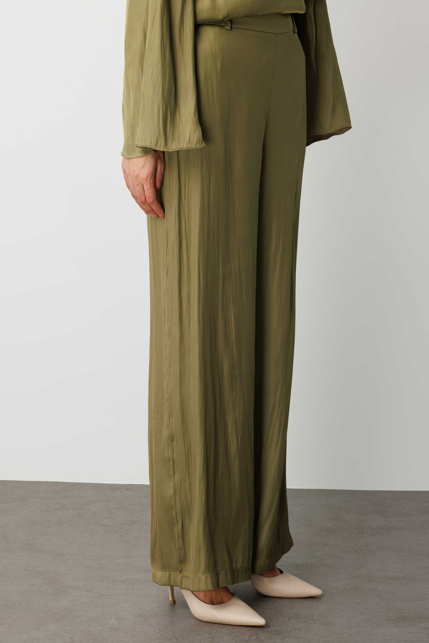 Mizalle Geniş Paçalı Saten Şık Yeşil Pantolon