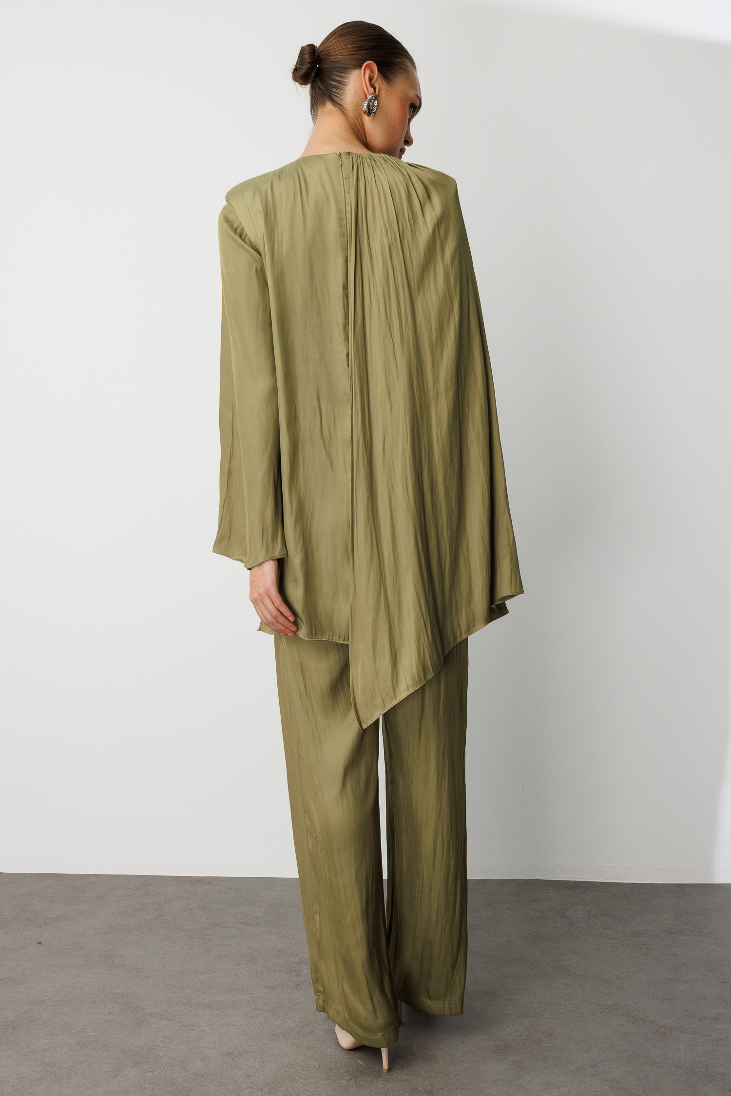 Mizalle Geniş Paçalı Saten Şık Yeşil Pantolon