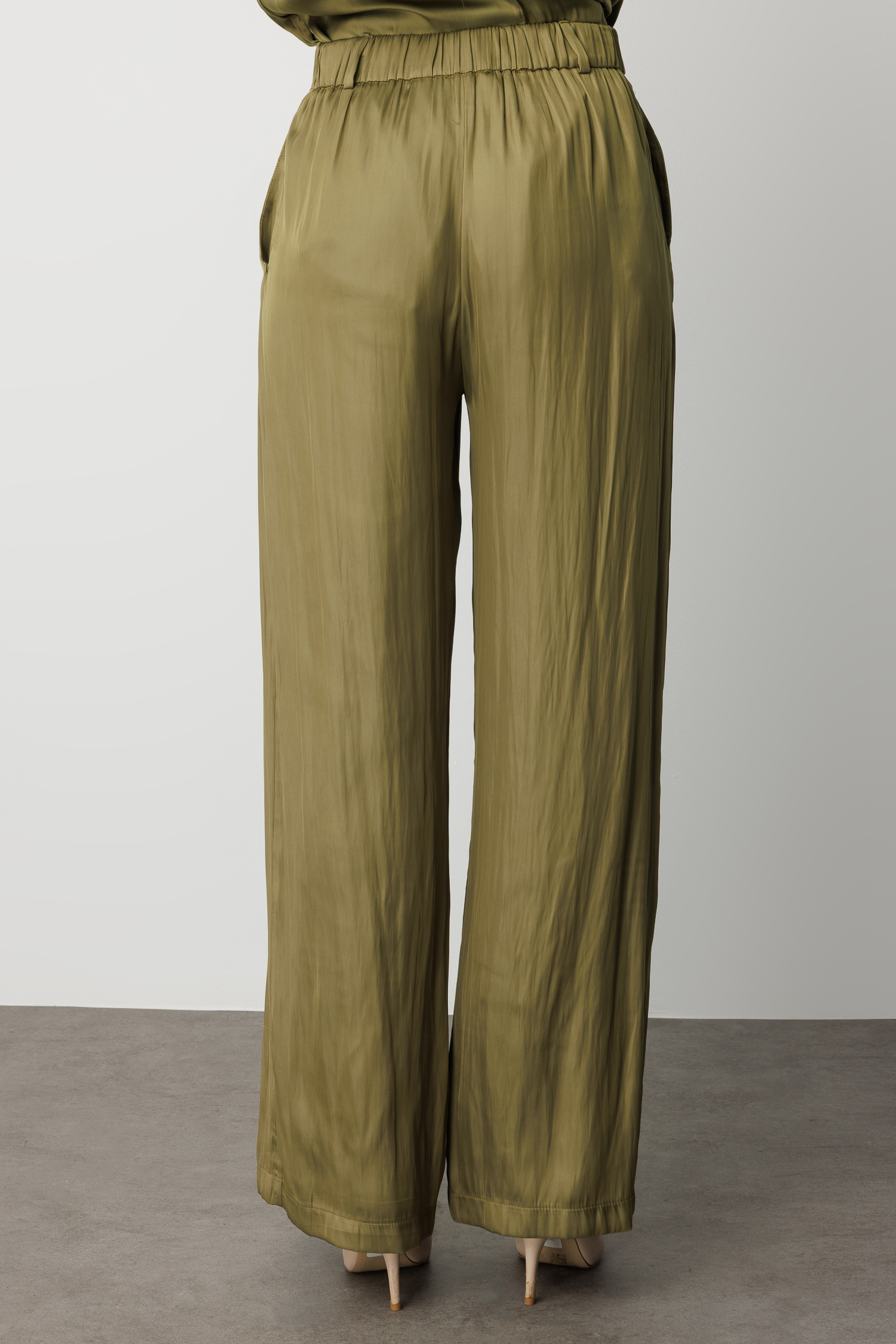 Mizalle Geniş Paçalı Saten Şık Yeşil Pantolon