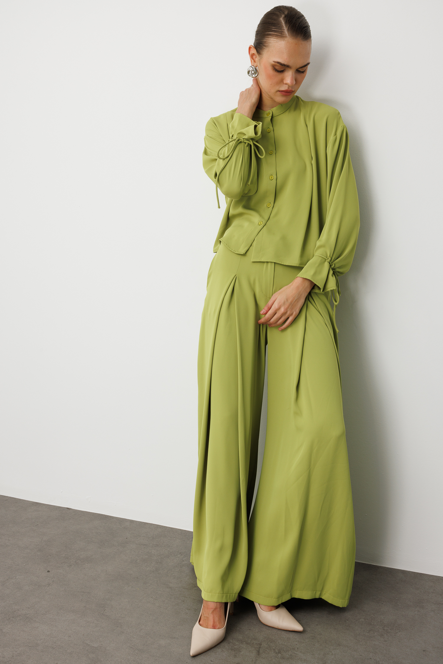 Mizalle Geniş Pileli Bol Kesim Şifon Yeşil Pantolon