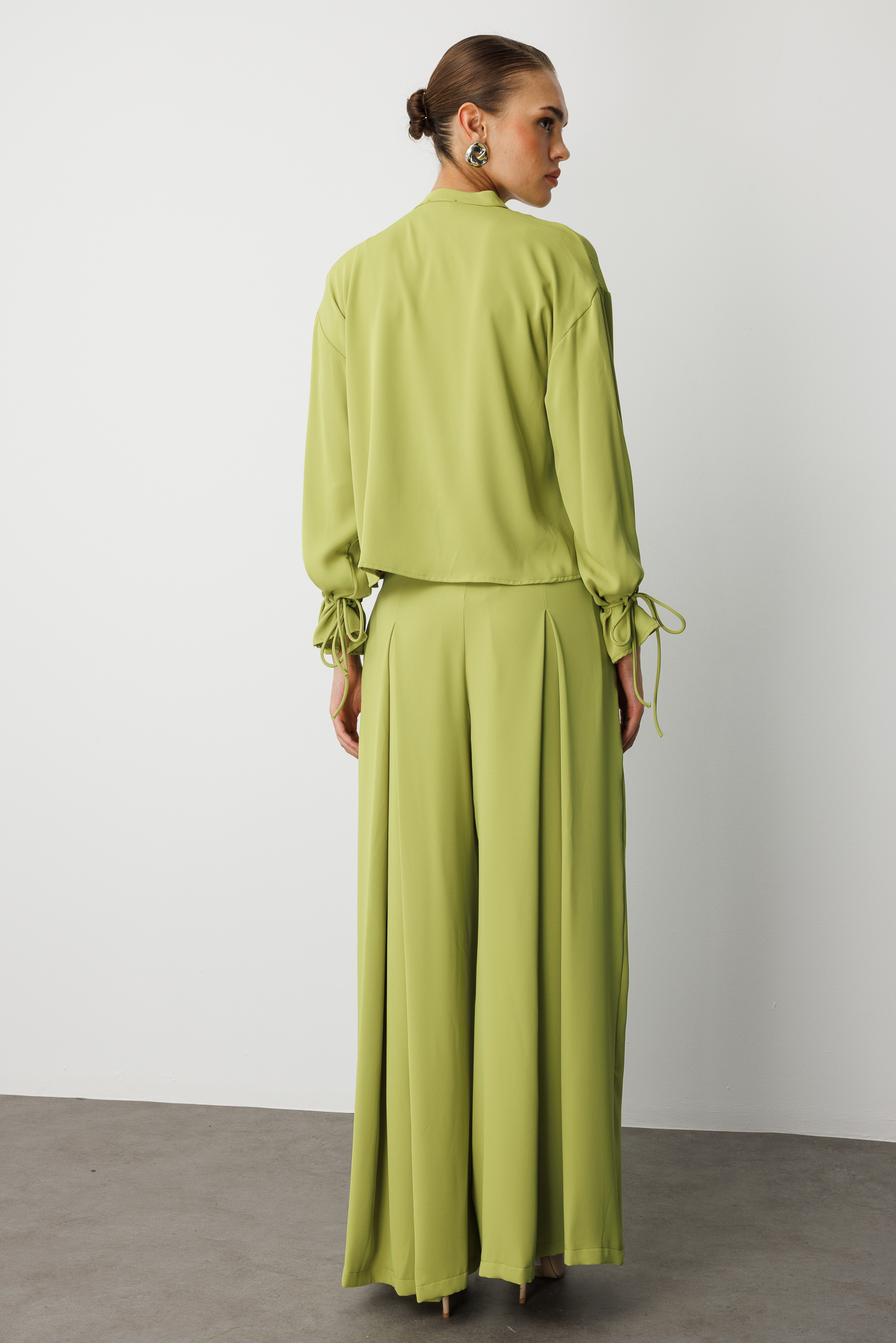 Mizalle Geniş Pileli Bol Kesim Şifon Yeşil Pantolon
