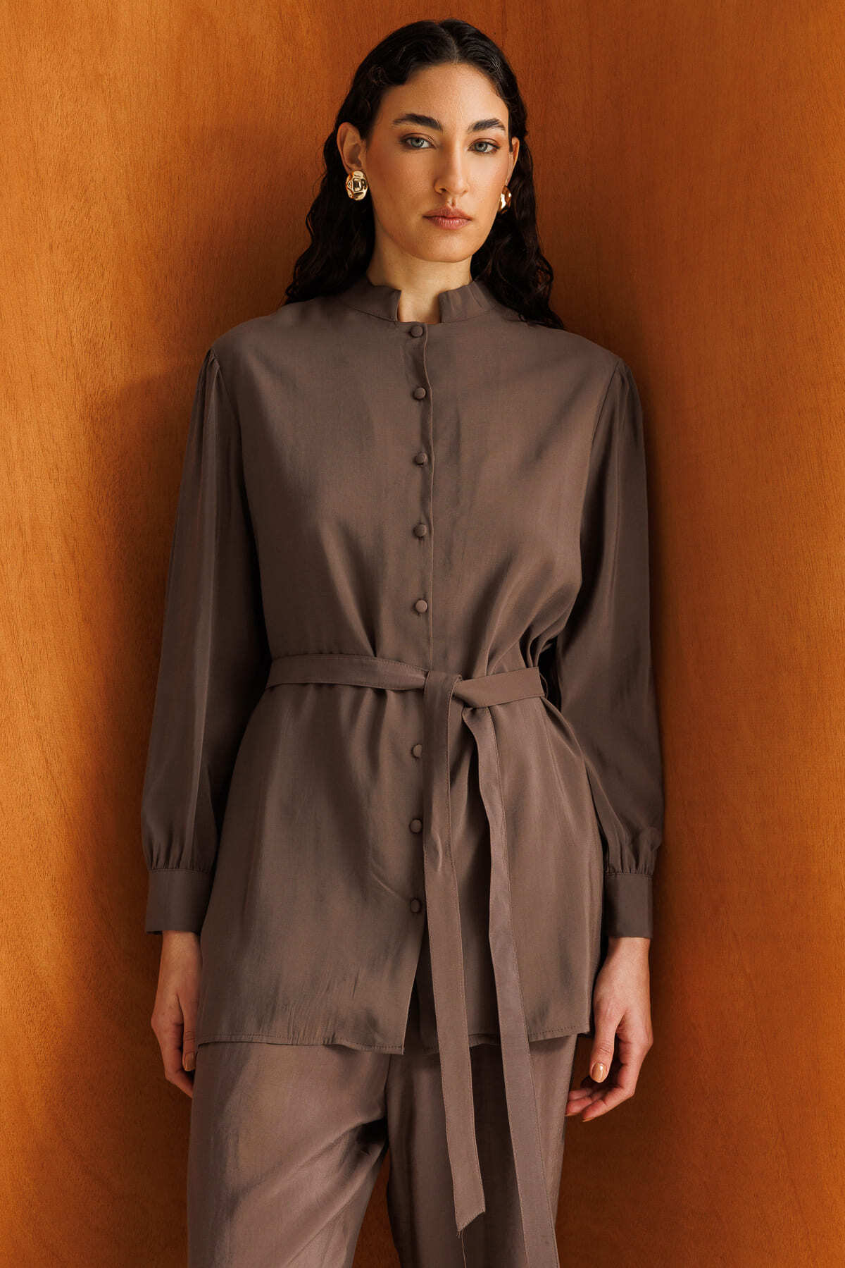 Mizalle Hakim Yaka Modal Dokulu Kahverengi Tunik - Mizalle