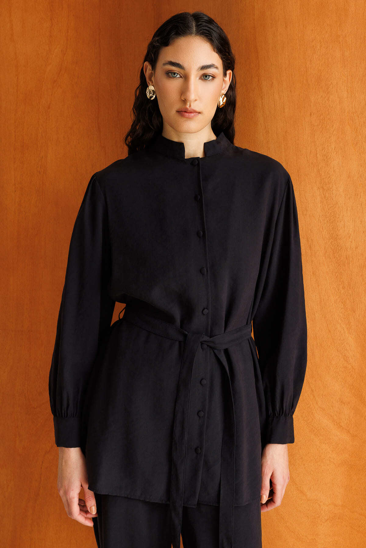 Mizalle Hakim Yaka Modal Dokulu Siyah Tunik - Mizalle