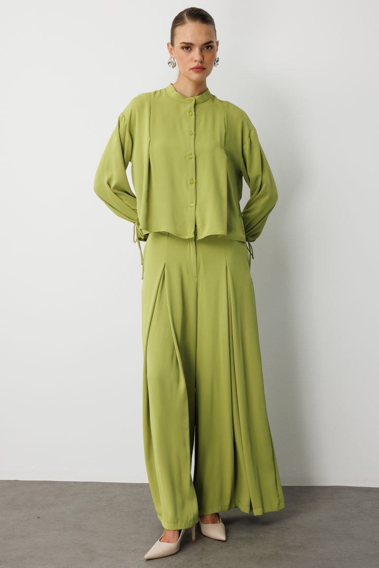 Mizalle Hakim Yaka Piliseli Şifon Kısa Yeşil Gömlek - Mizalle