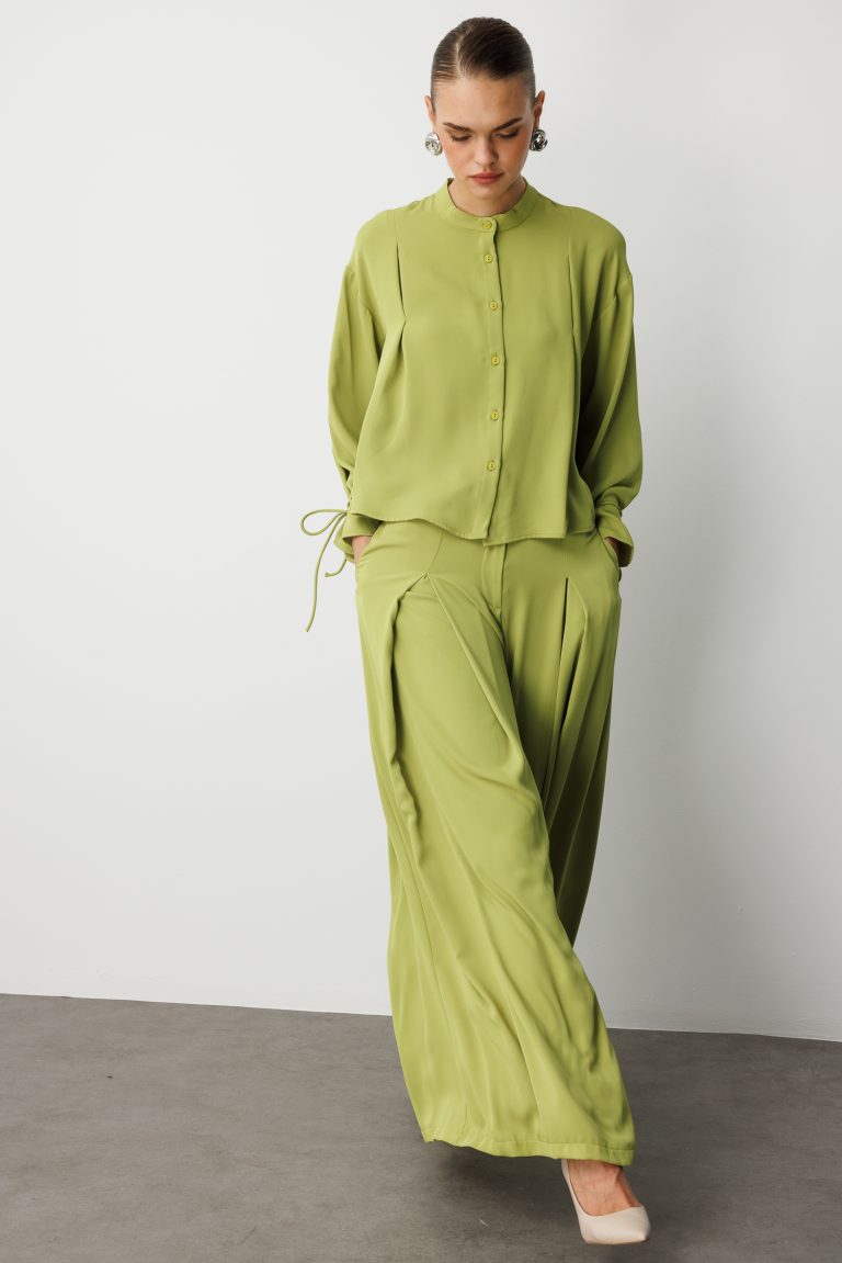 Mizalle Hakim Yaka Piliseli Şifon Kısa Yeşil Gömlek - Mizalle